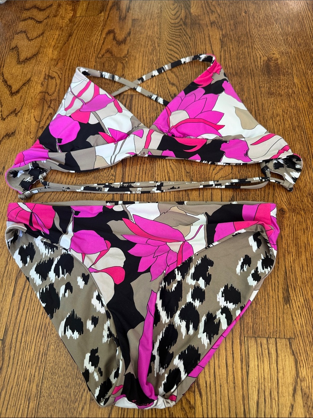 Trina Turk reversible bikini in beautiful pink black white and taupe size  8